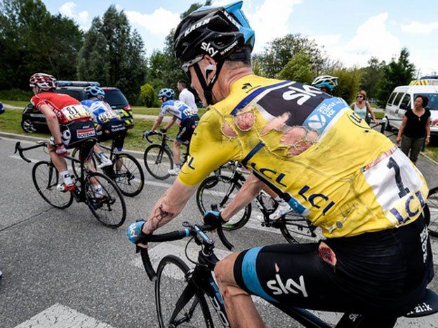 Chris Froome, actual campeón del Tour de Francia, abandonó al sufrir tres caídas
