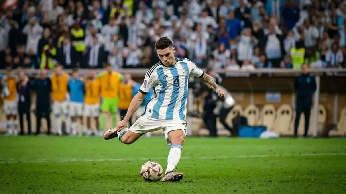 Gonzalo Montiel quedó grabado en los hinchas argentinos al convertir el penal que le dio la tercera Copa del Mundo a Argentina. Gonzalo Montiel quedó grabado en los hinchas argentinos al convertir el penal que le dio la tercera Copa del Mundo a Argentina.