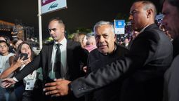 Alfredo Cornejo llegó a la Vendimia 2025 apenas se apagaron las luces y comenzó el espectáculo central.