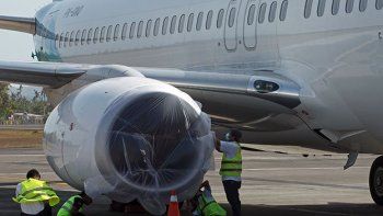 Por una erupción volcánica en Indonesia cerraron tres aeropuertos