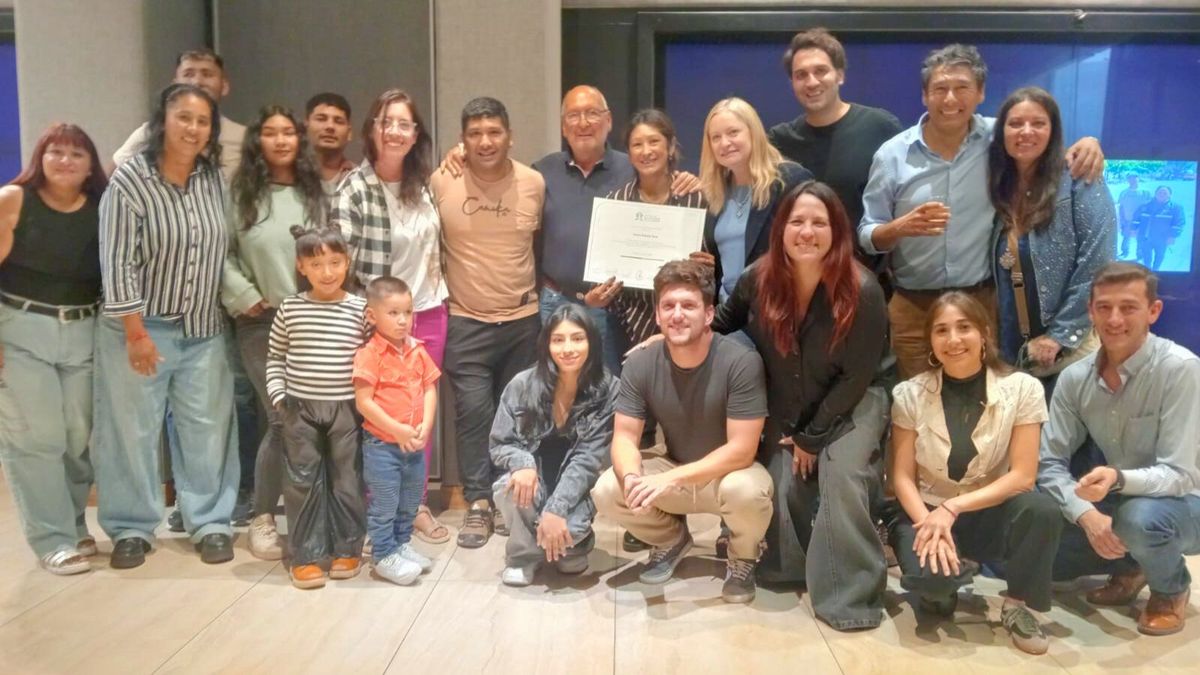 Junto a familia, autoridades y allegados. El acto fue este lunes a la tarde en la legislatura provincial y participó Hebe Casado. Junto a familia, autoridades y allegados. El acto fue este lunes a la tarde en la legislatura provincial y participó Hebe Casado.