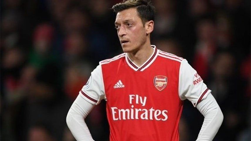 Arsenal de Inglaterra acordó un recorte salarial, pero  tres futbolistas se habrían negado
