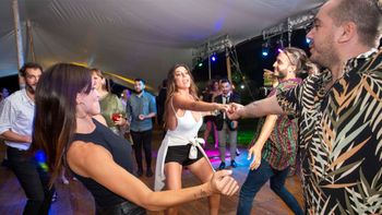 Explotó la noche con la mega fiesta de Grupo América Cuyo para despedir el año
