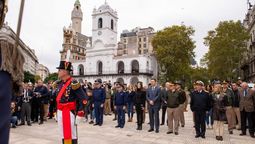 Luis Petri, ministro de Defensa, participó del acto de cambio de guardia con tres unidades del Ejército Argentino.