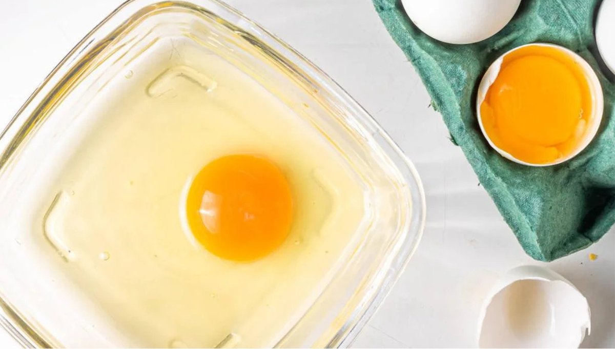 Cómo separar la clara de la yema del huevo usando un poco de ajo