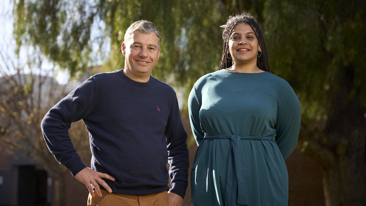 Maximiliano Viale y Elizabeth Naranjo Tamayo aseguraron que es un desafío importante comunicar y alertar a los mendocinos sobre los fenómenos meteorológicos. Maximiliano Viale y Elizabeth Naranjo Tamayo aseguraron que es un desafío importante comunicar y alertar a los mendocinos sobre los fenómenos meteorológicos.