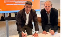 El intendente de Guaymallén, Marcos Calvente, tomó posesión del predio y la obra del Procrear que estuvo paralizada durante 3 años. El intendente de Guaymallén, Marcos Calvente, tomó posesión del predio y la obra del Procrear que estuvo paralizada durante 3 años.