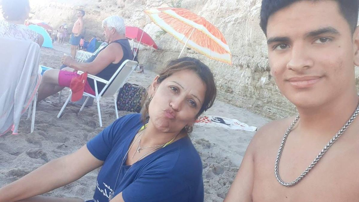 Rodrigo y su mamá Vanesa, que falleció en 2023 producto de la misma enfermedad. Rodrigo y su mamá Vanesa, que falleció en 2023 producto de la misma enfermedad.