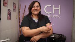 Carina Herrera es sanjuanina, tiene 51 años y siempre soñó con ser peluquera y estilista. Hoy lo logró.