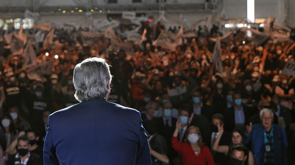 Durante un acto de campa&ntilde;a por las elecciones legislativas Alberto Fern&aacute;ndez cruz&oacute; a Mauricio Macri por la deuda contra&iacute;da con el FMI.