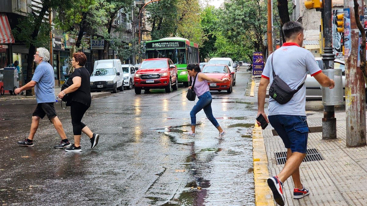Rige una alerta amarilla por tormentas con posible caída de granizo en el Gran Mendoza y otros sectores de la provincia.