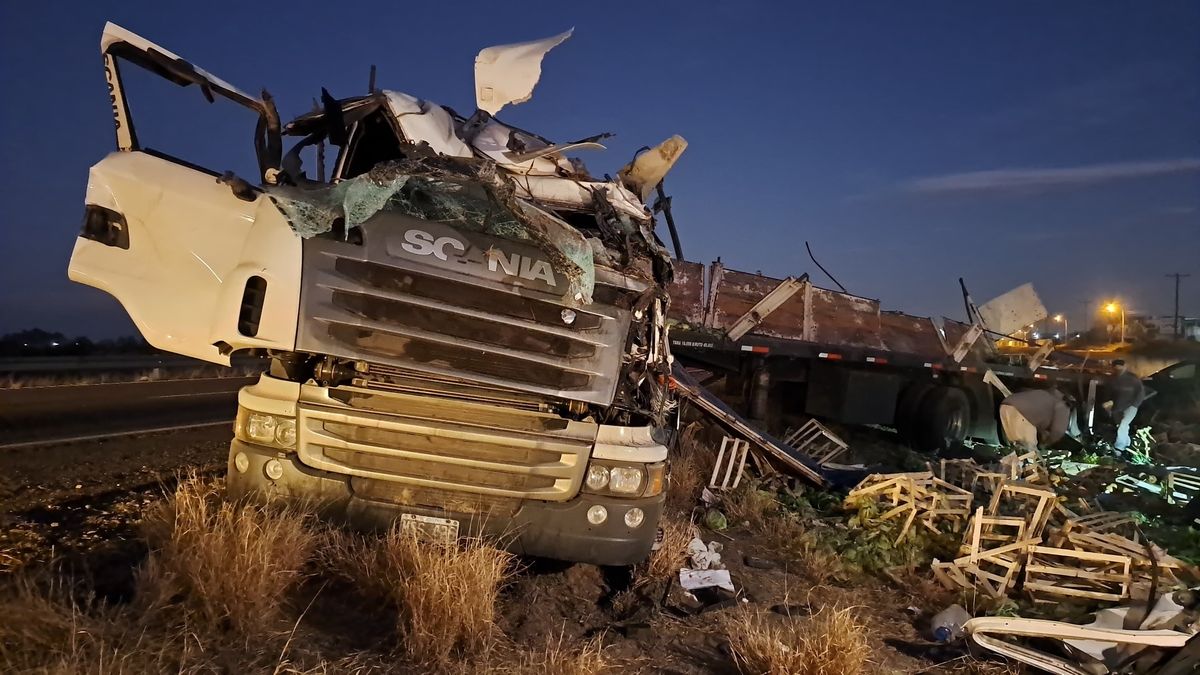 Un camionero murió en San Martín luego de volcar en la Ruta 7. Foto: pablo Gamba/ Radio Nihuil