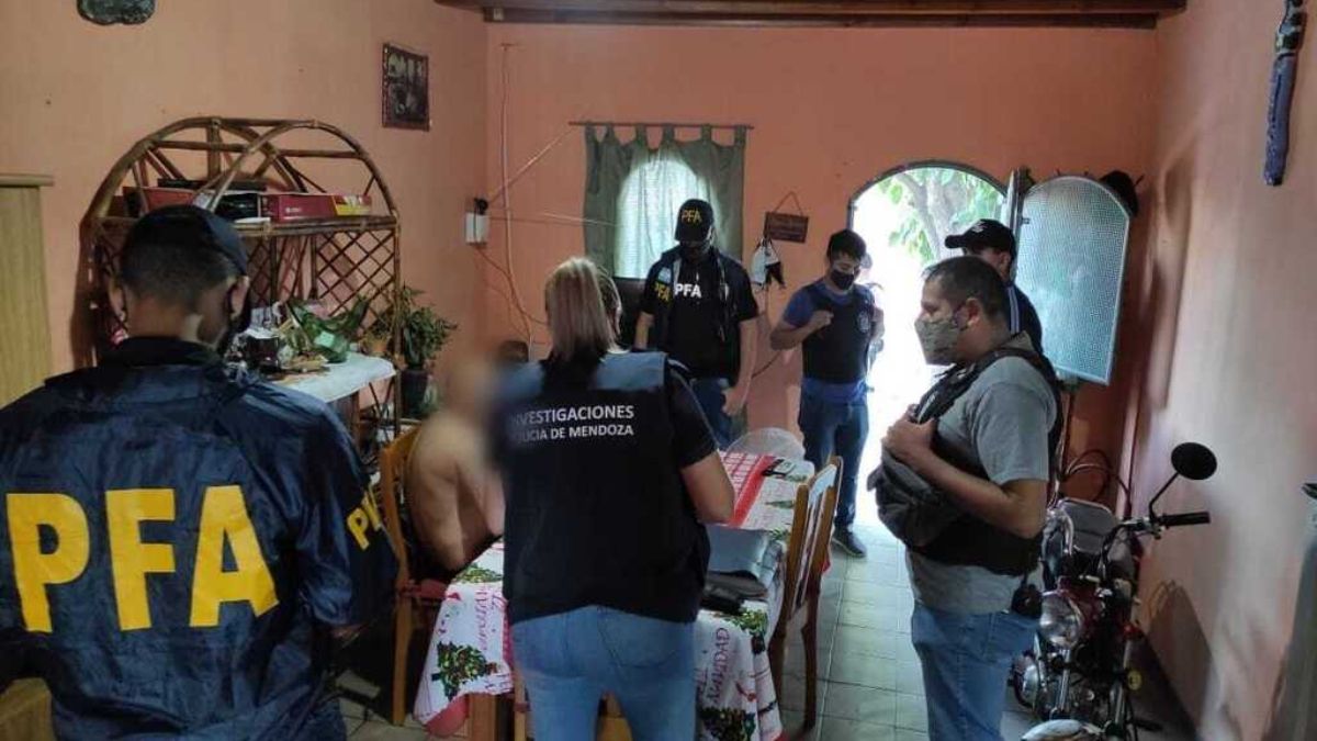 El pedófilo de Luján de Cuyo fue detenido tras un allanamiento realizado por la Policía Federal y la Policía de Mendoza