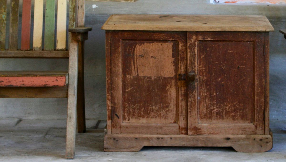 Esta mezcla puede aplicarse en los muebles rayados de casa. Esta mezcla puede aplicarse en los muebles rayados de casa. 