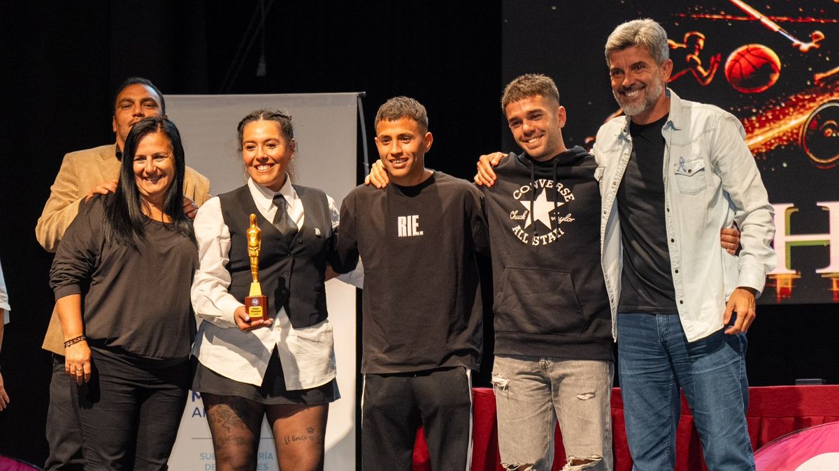 Gimnasia y Esgrima tuvo su Premio Huarpe y lo entregó Ulpiano Suárez. Gimnasia y Esgrima tuvo su Premio Huarpe y lo entregó Ulpiano Suárez.