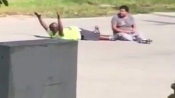 Otro caso de violencia racial: un policía baleó a un terapeuta negro que atendía a un autista
