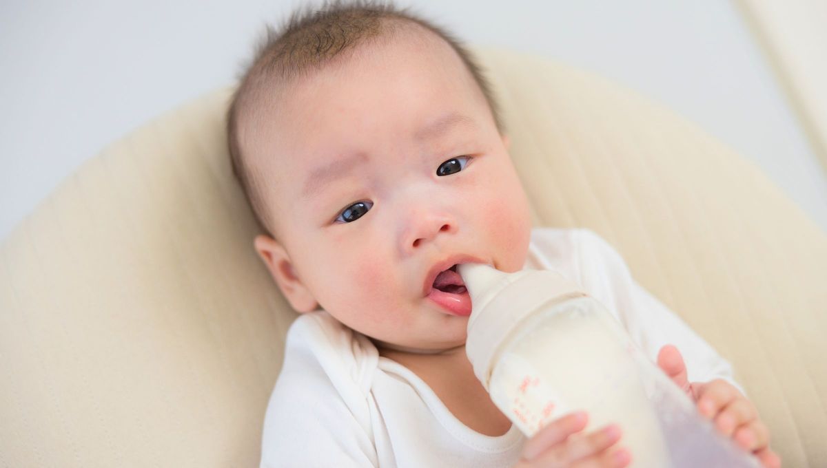 El botulismo infantil es una enfermedad que puede ocurrir cuando un bebé ingiere toxinas procedentes de un tipo de bacteria. El botulismo infantil es una enfermedad que puede ocurrir cuando un bebé ingiere toxinas procedentes de un tipo de bacteria.