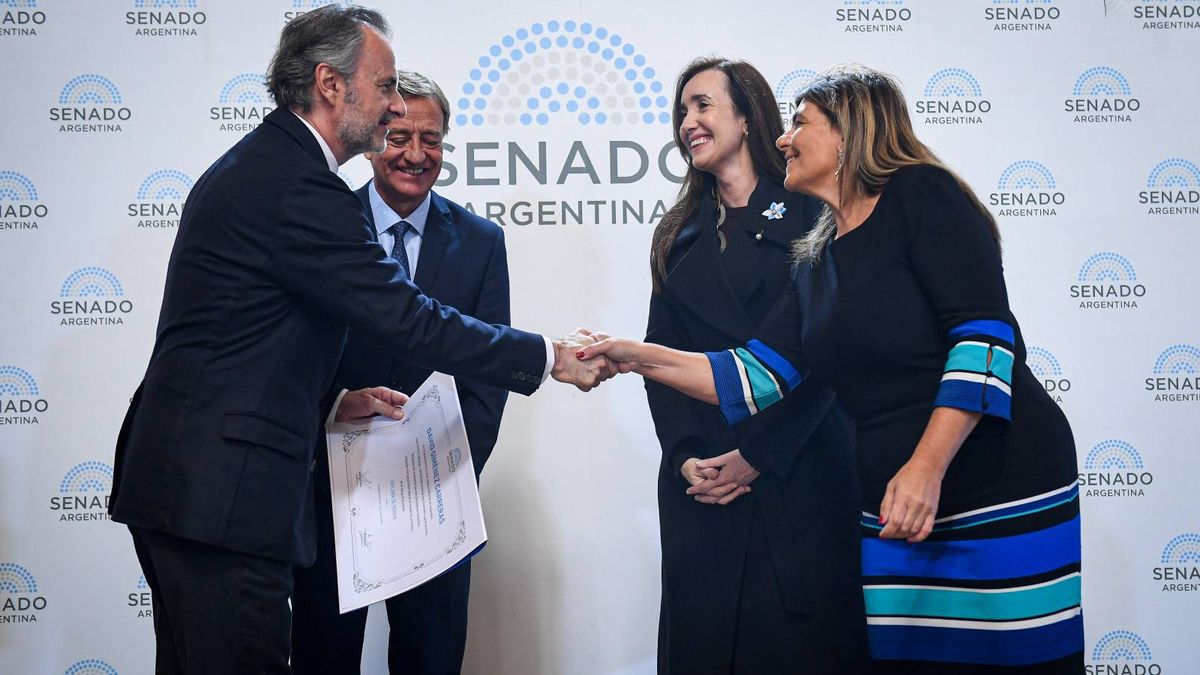 David Giménez Carreras, sobrino de José María, es un destacado director de orquesta español. David Giménez Carreras, sobrino de José María, es un destacado director de orquesta español.