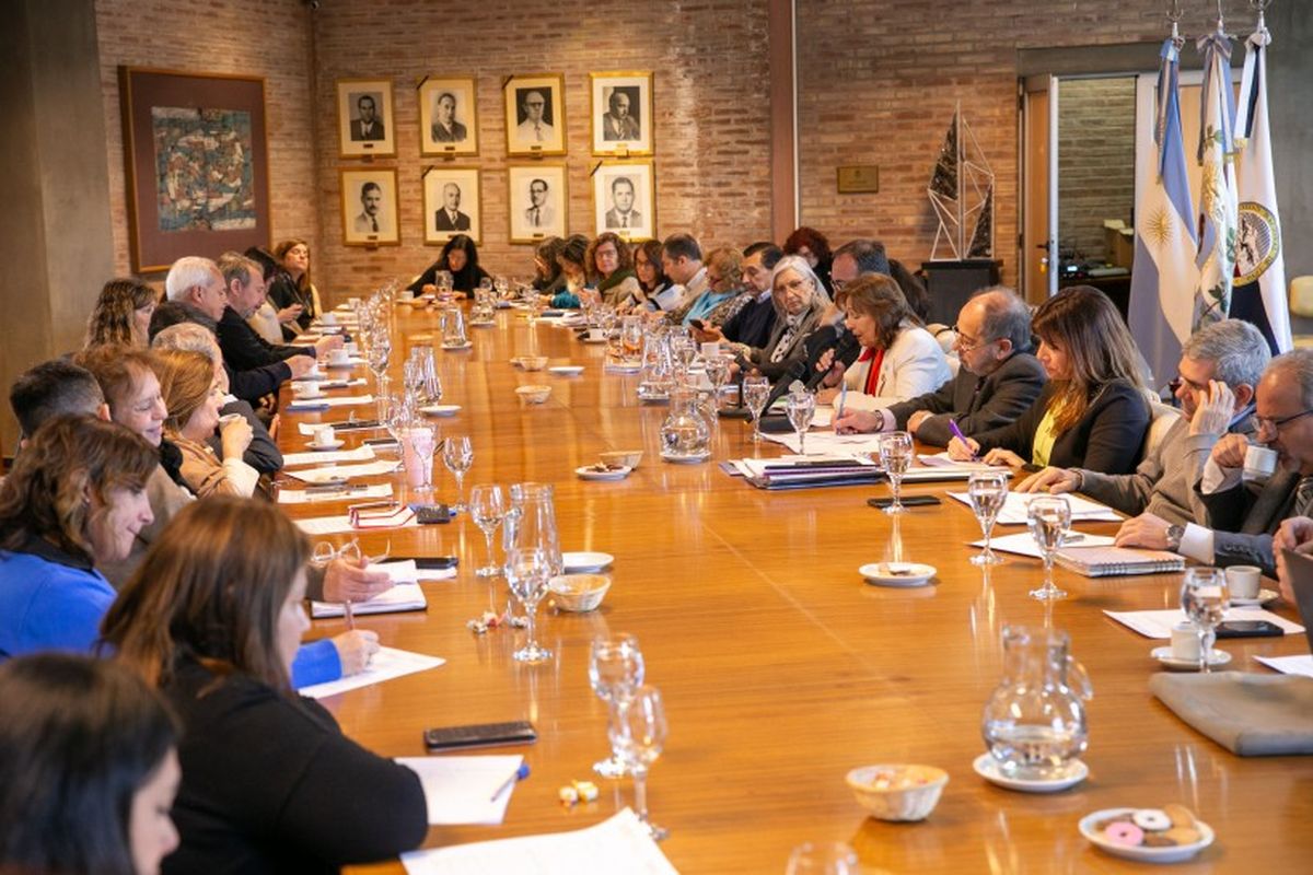 La UNCuyo decidió pedirle a la Universidad del Litoral que rectifique la distinción a Mauro Aguirre