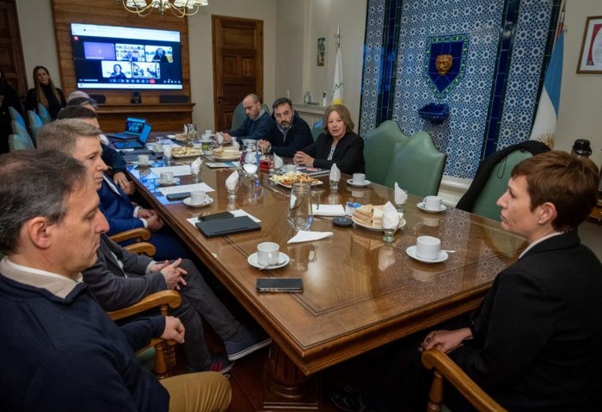 La ministra Jimena Latorre fue la anfitriona de CACME y destacó la necesidad de mejorar la infraestructura en el país. La ministra Jimena Latorre fue la anfitriona de CACME y destacó la necesidad de mejorar la infraestructura en el país.