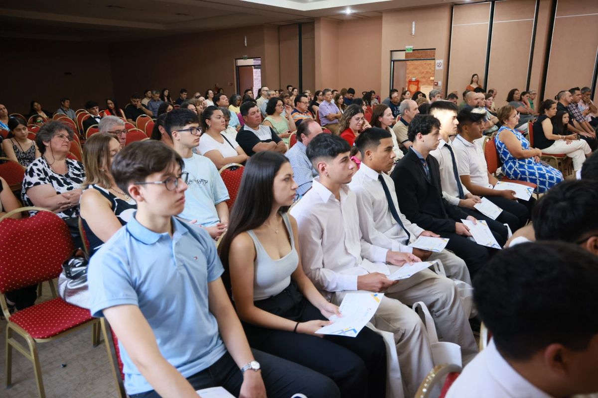 Los jóvenes torneros se han preparada para ingresar a la industria metalmecánica. Los jóvenes torneros se han preparada para ingresar a la industria metalmecánica.