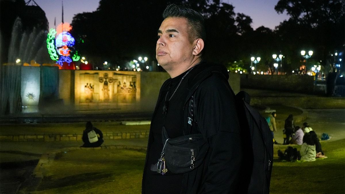 Nelson Márquez salió de la calle gracias a la ayuda de unos amigos y pudo superar haber tocado fondo. En la actualidad es operador de Contingencias Sociales.