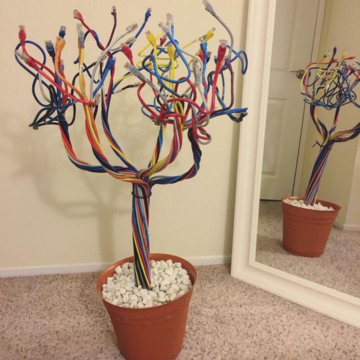 Recicla los cables viejos que tienes en casa con 3 fabulosas ideas