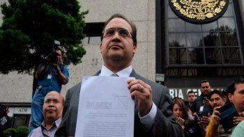 Renunció un gobernador mexicano por las denuncias de corrupción