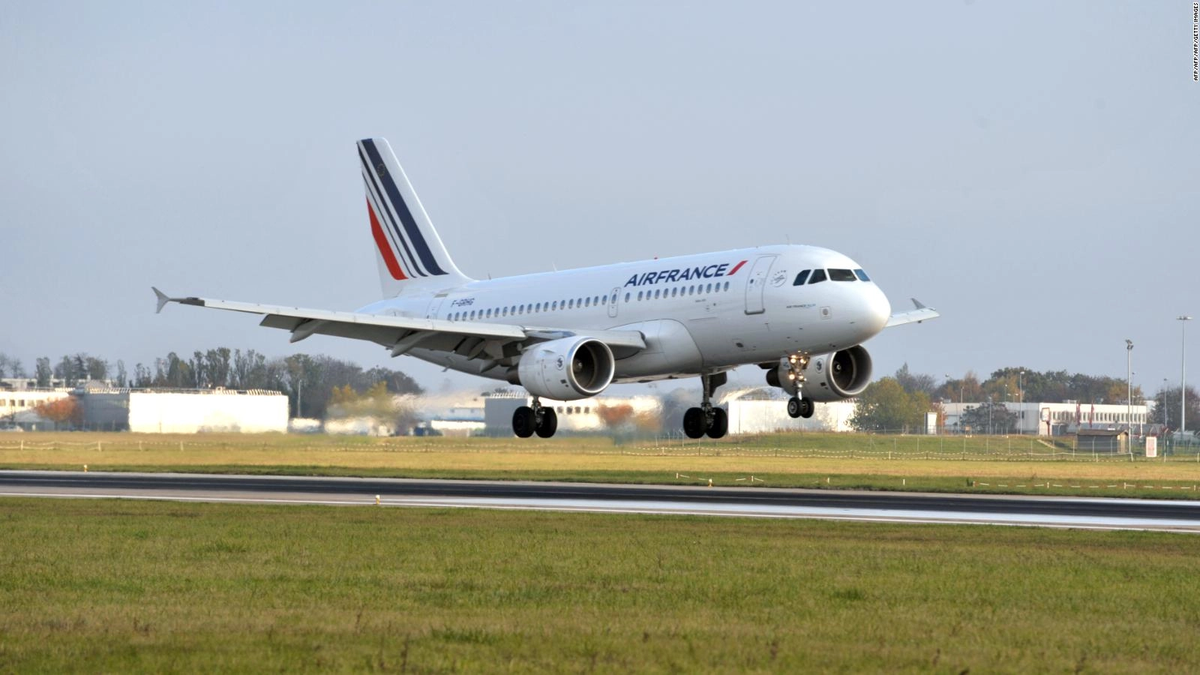 Restricciones de vuelos: entrarían más personas desde el exterior