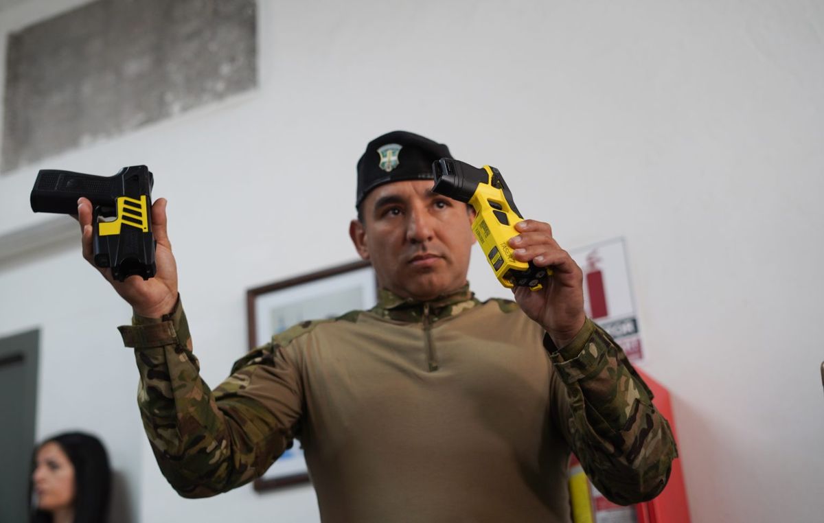 Primer día de entrenamiento en el uso de pistolas Taser para preventores de Ciudad. Primer día de entrenamiento en el uso de pistolas Taser para preventores de Ciudad.