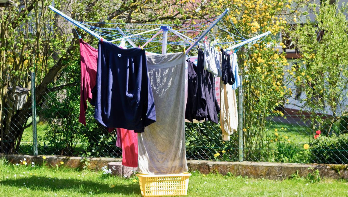 Lo mejor es secar la ropa fuera y en un espacio ventilado. Lo mejor es secar la ropa fuera y en un espacio ventilado. 