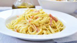 Bacteria asesina: un joven murió tras comer fideos recalentados