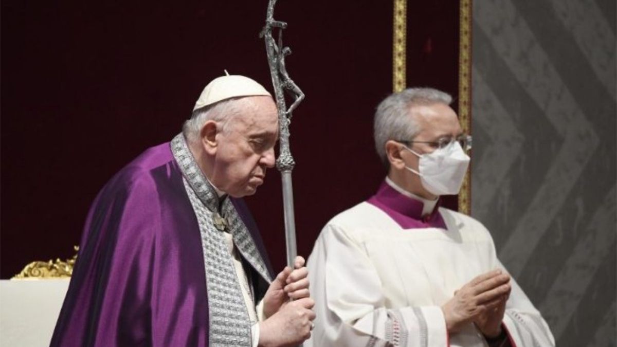 Guerra Rusia - Ucrania:  el Papa solicitó a todos los obispos y sacerdotes del mundo que se unan a él rezando por la paz.