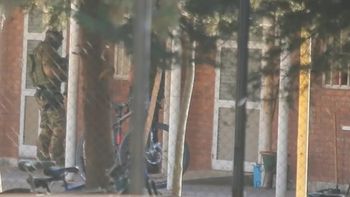 Detuvieron a un celador sospechado de abusar sexualmente a la niña que se atrincheró en una escuela en La Paz Detuvieron a un celador sospechado de abusar sexualmente a la niña que se atrincheró en una escuela en La Paz