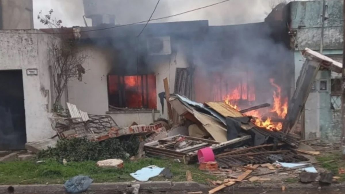 Aprovechando que nadie se encontraba en la vivienda, se suicidó al provocar una explosión luego de abrir las llaves del gas. Estaba acusado de abusar a su hijastra