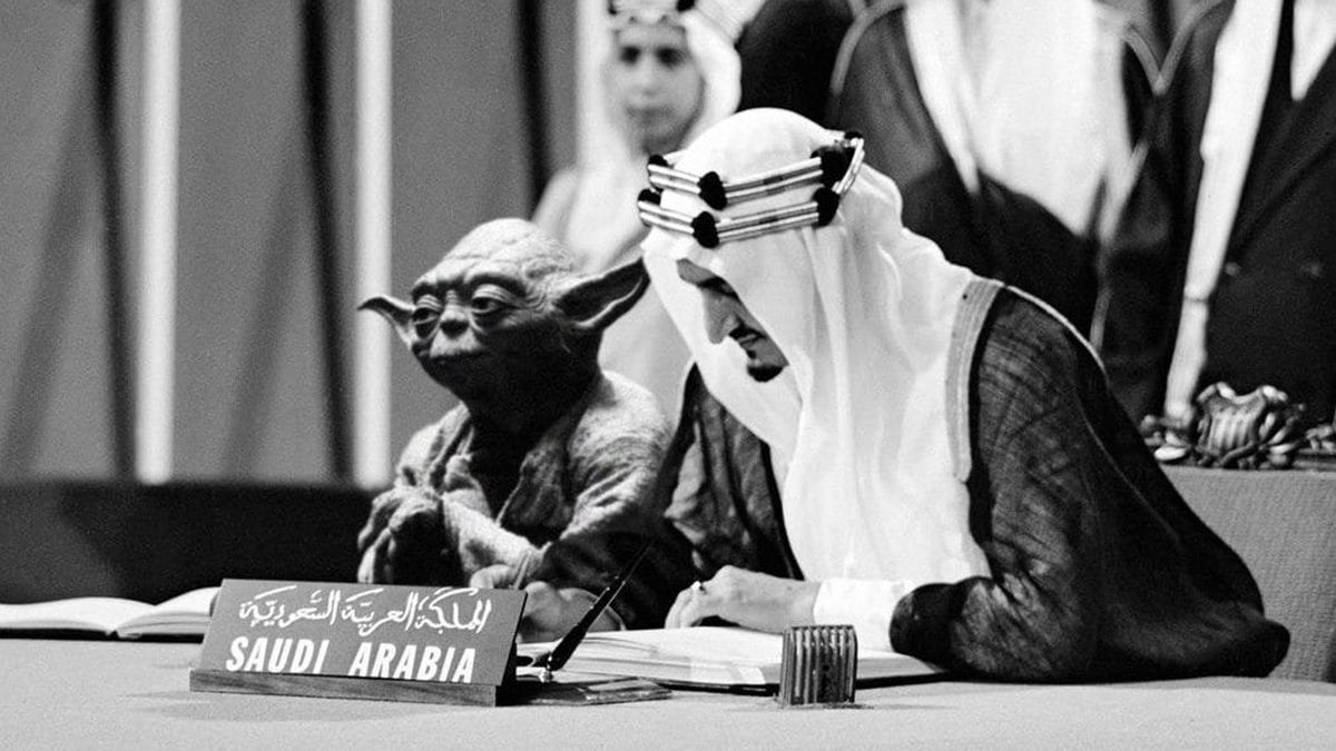 Yoda junto al representante de Arabia Saudita. Yoda junto al representante de Arabia Saudita.