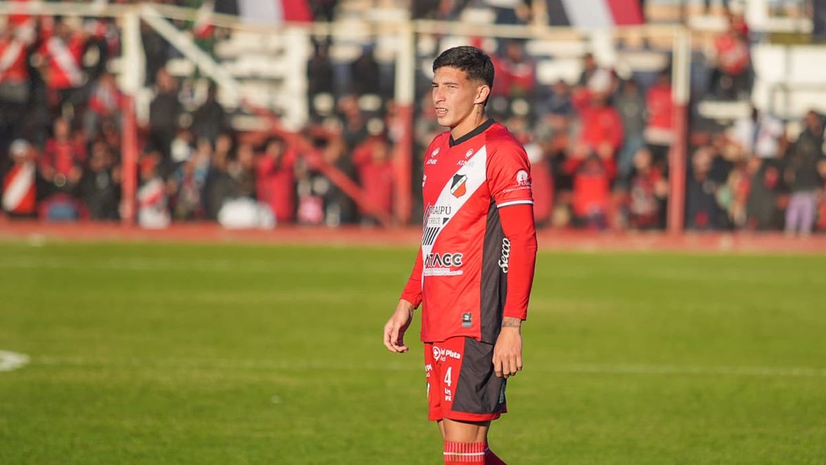 Luciano Paredes estará en la última línea del Deportivo Maipú.