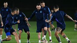 Lionel Messi, el as de espadas de la Selección argentina, está en plena acción.