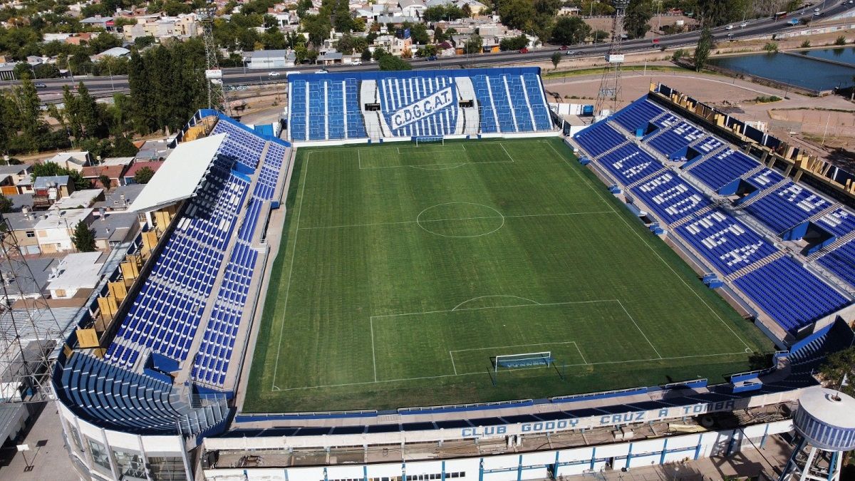 El prestigio alcanzado por la empresa les permitió ser elegidos por el Club Godoy Cruz Antonio Tomba para construir más de 60 palcos en tiempo récord.