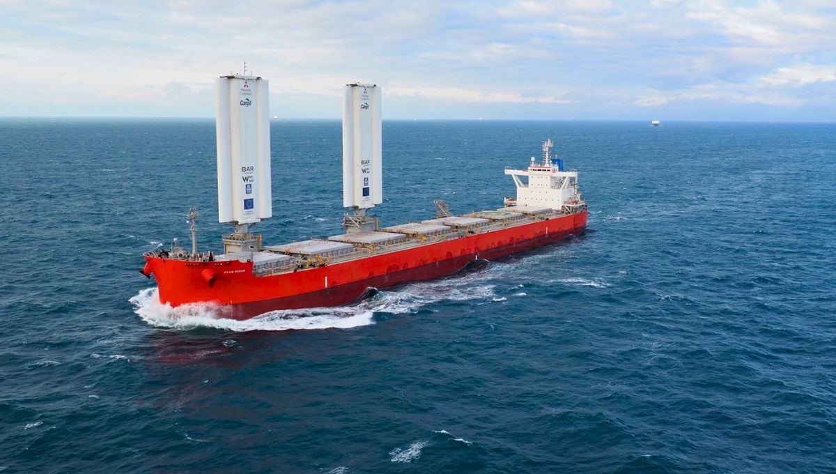 Instalan dos velas gigantes en un buque de carga y solucionan el gran problema de la industria marítima