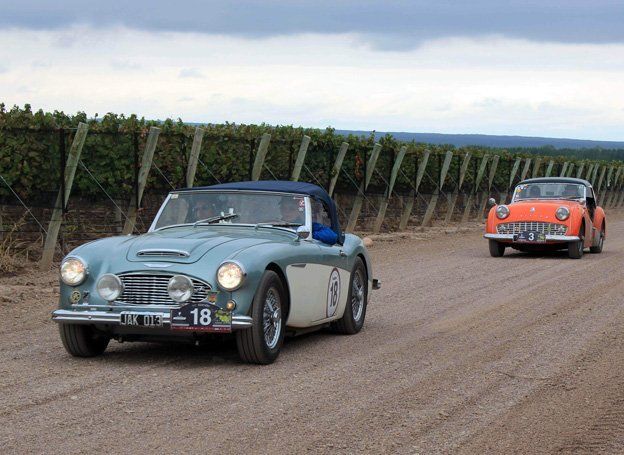Dos de las joyas que forman parte de la competencia de autos clásicos.