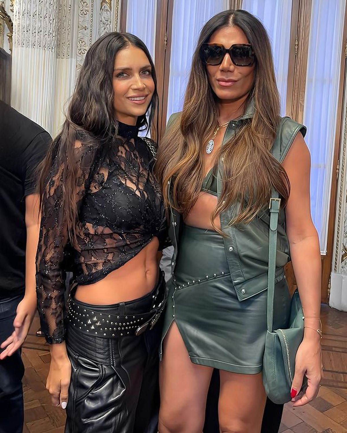 Florencia de la V se muestra en corpiñito a la vista y mini ultra XXS y paraliza el desfile más top. Florencia de la V se muestra en corpiñito a la vista y mini ultra XXS y paraliza el desfile más top.