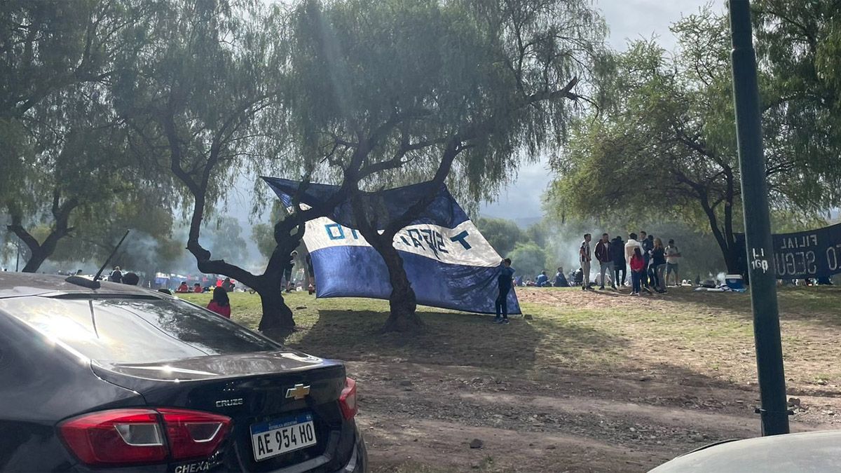 Los hinchas de Talleres coparon desde temprano las inmediaciones del Malvinas Argentinas.