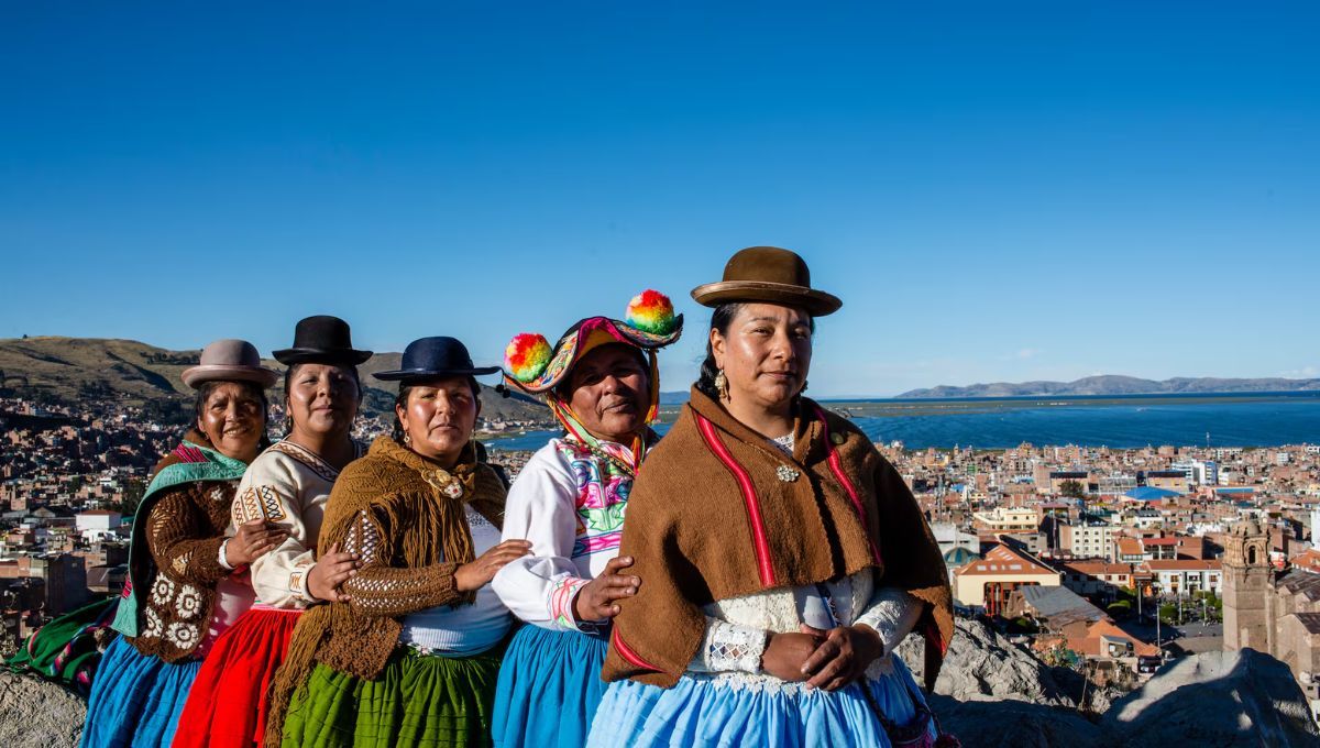 Las guardianas de Lago Titicaca lograron una histórica victoria ambiental en el lago navegable más alto del planeta Tierra. Fuente: Diario El País.