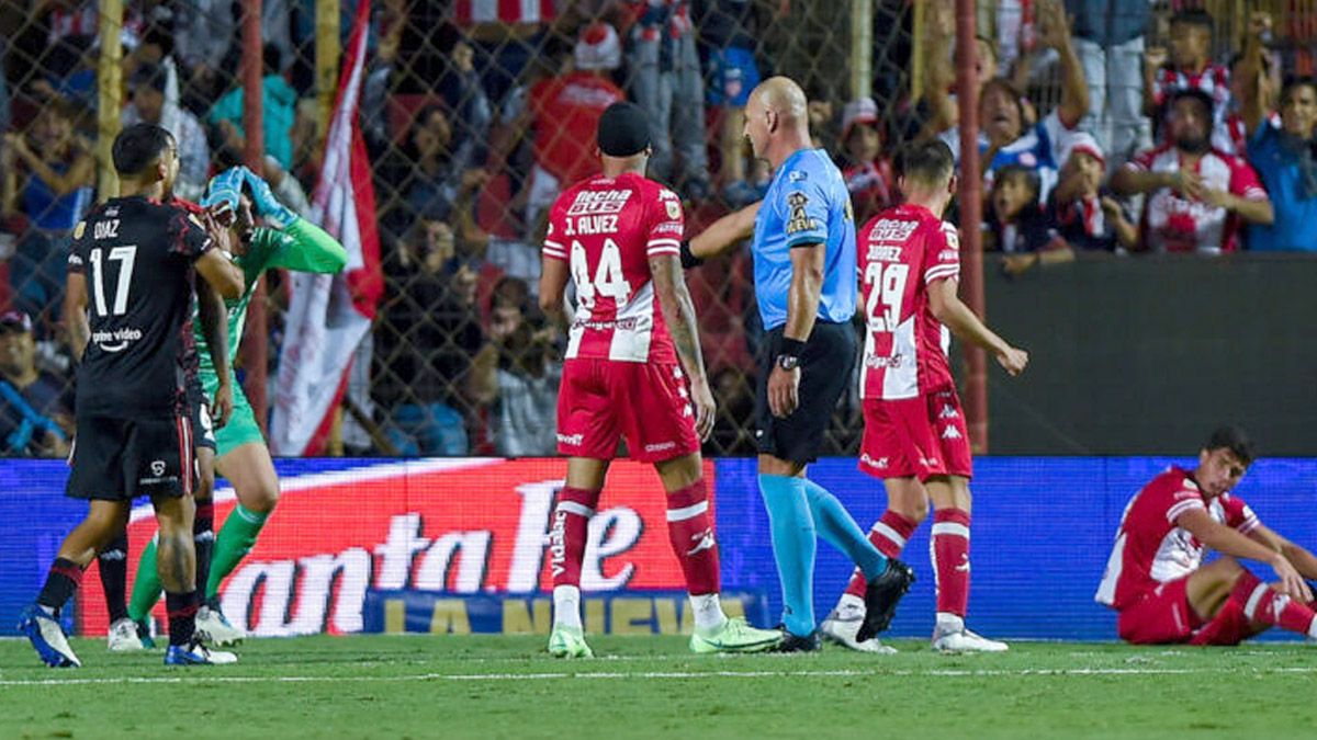 Néstor Pitana defendió a rajatabla su decisión de cobrar penal.