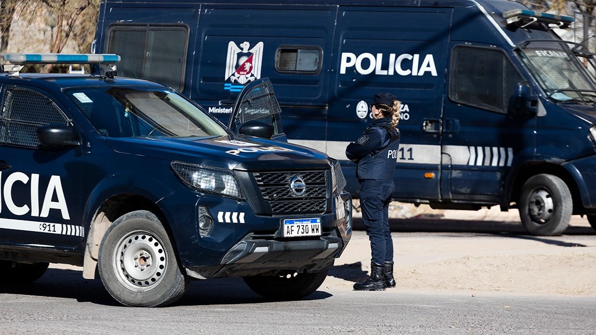 El supuesto intento de hurto ocurrió en un supermercado de San Martín y un trabajador quedó imputado. El supuesto intento de hurto ocurrió en un supermercado de San Martín y un trabajador quedó imputado.