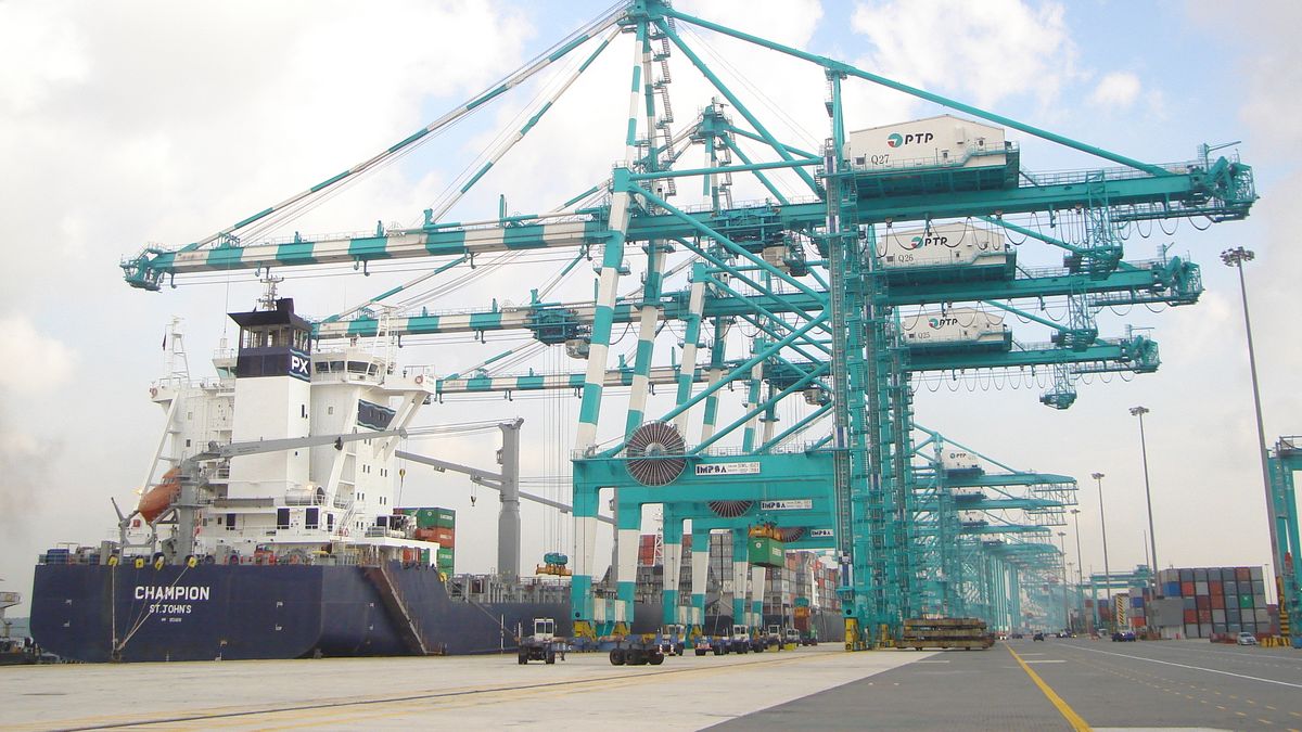 IMPSA tiene como cliente al Ejército de Estados Unidos, a quien le debe la construcción de una grúa portuaria. IMPSA tiene como cliente al Ejército de Estados Unidos, a quien le debe la construcción de una grúa portuaria.