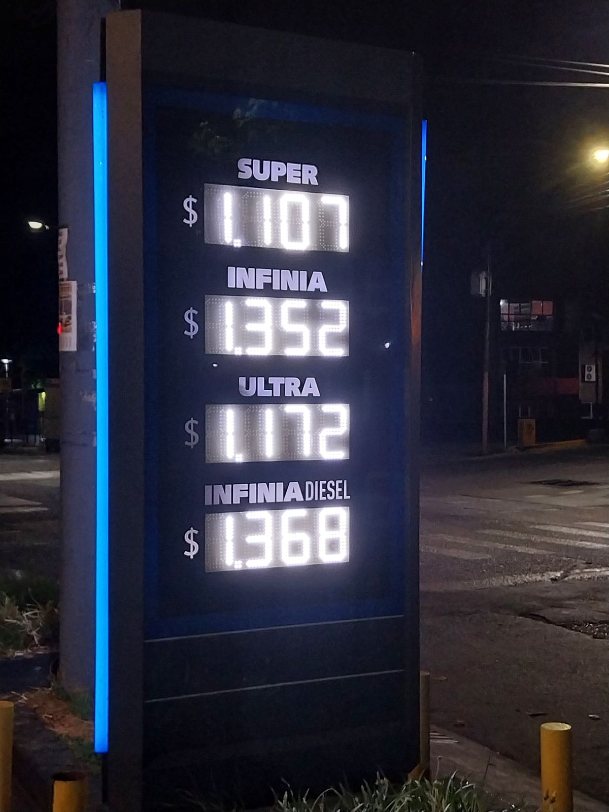 El nuevo tablero de precios en YPF. El nuevo tablero de precios en YPF.