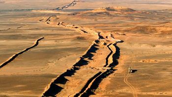 El muro de 2.700 km que Marruecos levantó en pleno desierto: hoy el Sahara Occidental está dividido en dos
