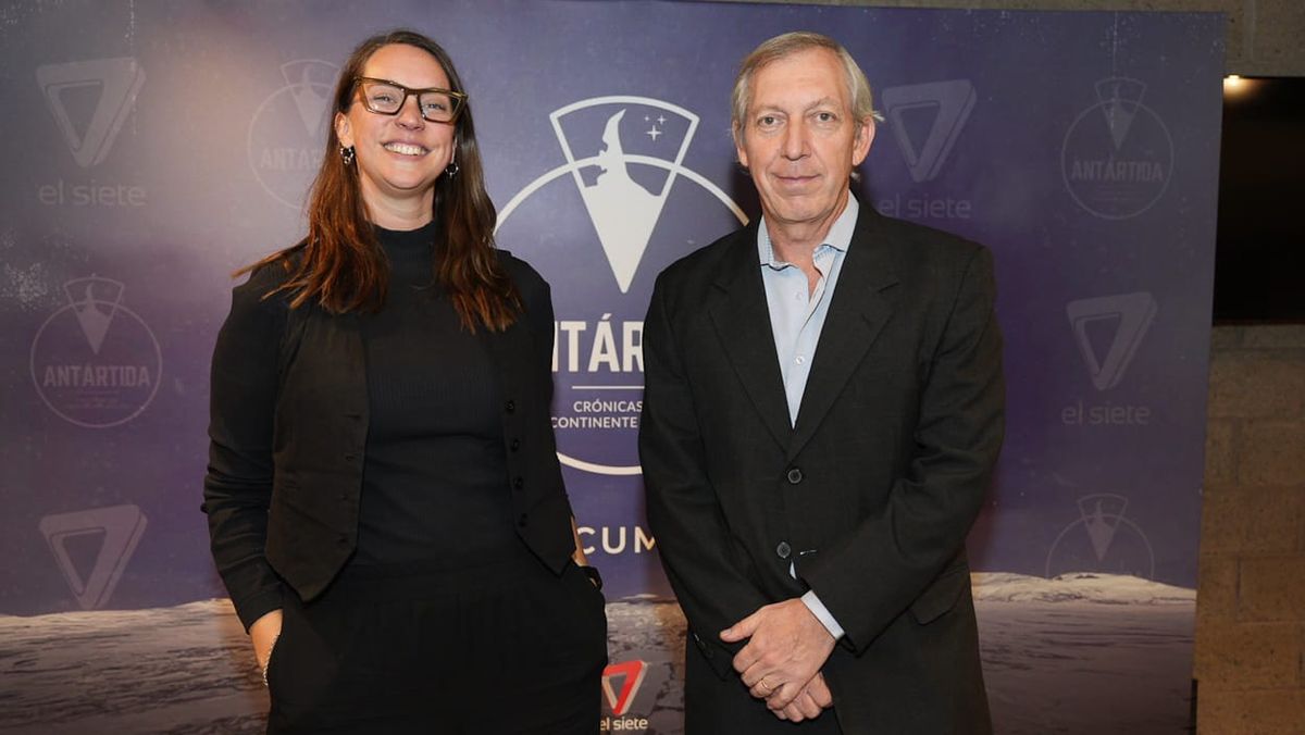 La productora general del documental y directora de operaciones de Grupo América Interior, Daniela Clerici, junto al gerente periodístico del canal, Carlos Cortez. La productora general del documental y directora de operaciones de Grupo América Interior, Daniela Clerici, junto al gerente periodístico del canal, Carlos Cortez.